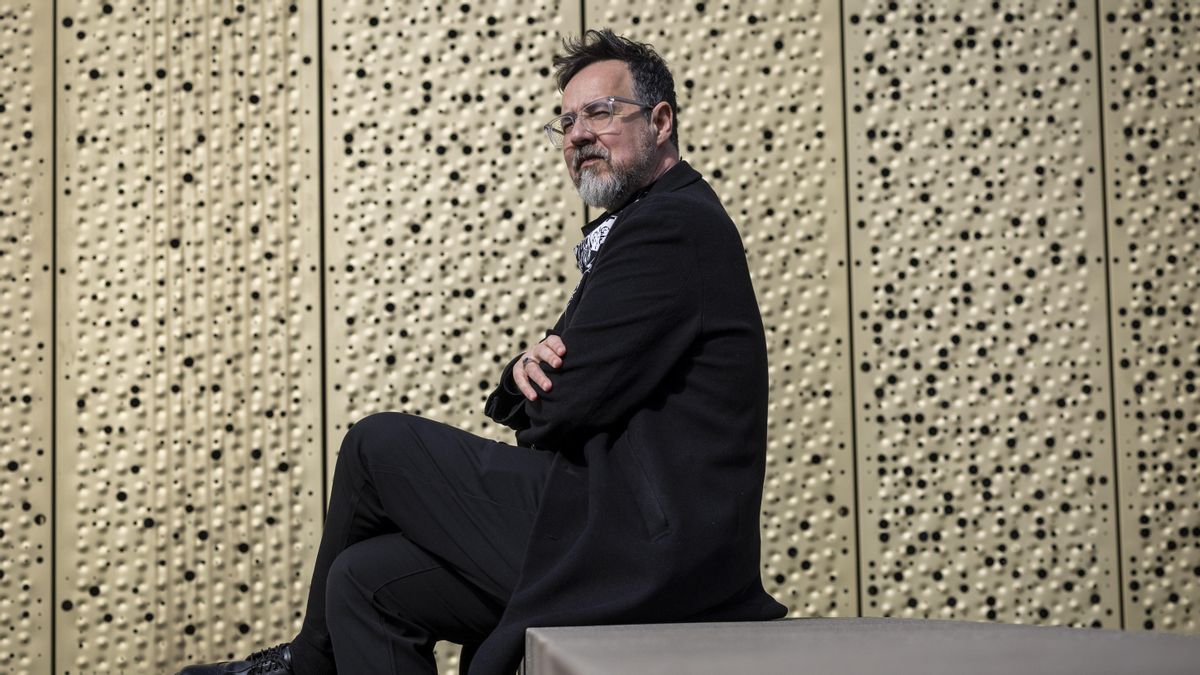 El director Paco Plaza posa durante una entrevista concedida a EFE