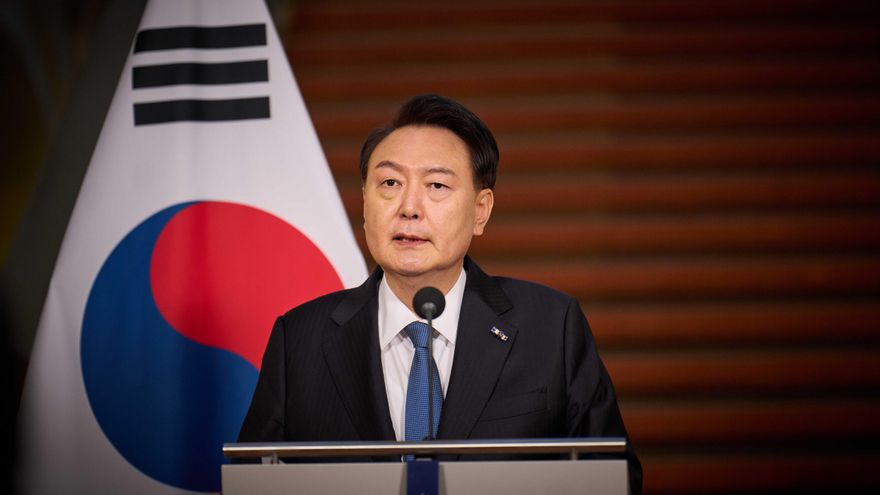 Crisis en Corea del Sur tras la ley marcial: se intenta suicidar el ex ministro de Defensa y la policía registra la oficina del presidente