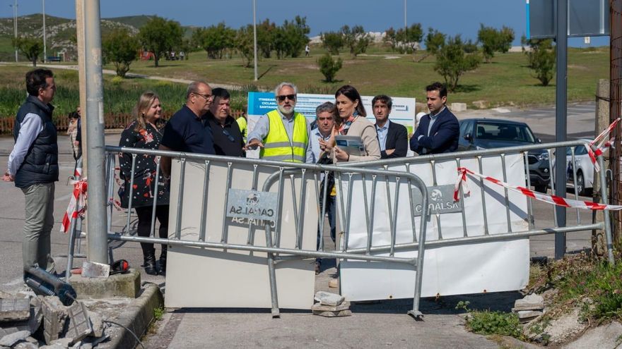 La alcaldesa, Gema Igual, en el inicio de las obras para adecuar 31 kilómetros de itinerarios e infraestructuras ciclables en la zona Norte Litoral