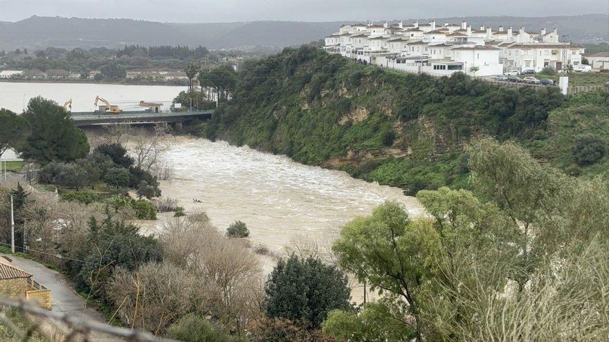 Desembalse de Bornos por las intensas lluvias de la borrasca 'Leonardo'.