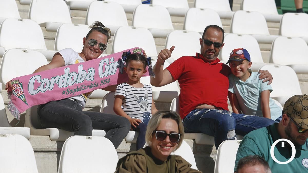 Grada Blanquiverde del partido entre el Córdoba CF y AD Alcorcón
