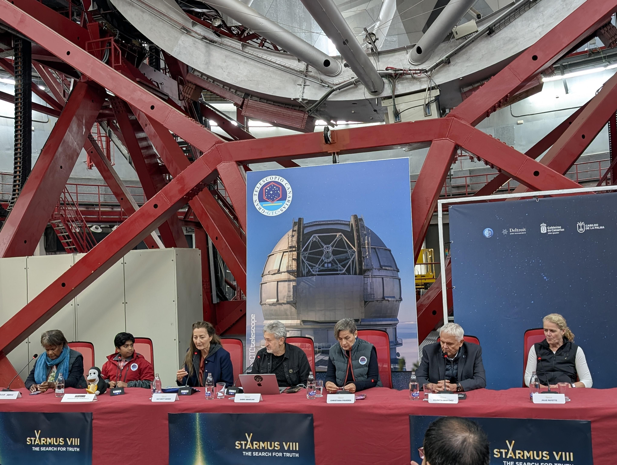 Mesa redonda de 108 minutos celebrada en el Gran Telescopio Canarias en el marco del Festival Starmus. JOSÉ F. AROZENA