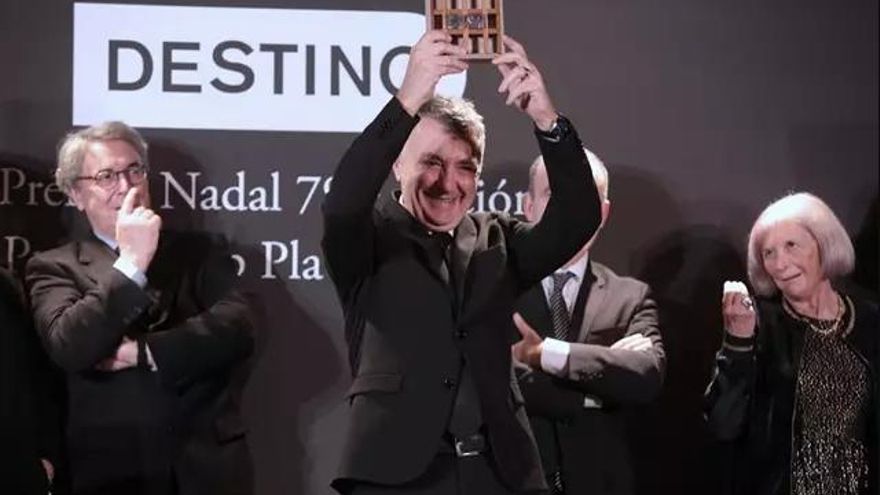 Manuel Vilas gana el premio Nadal 2023 con la novela 'Nosotros'