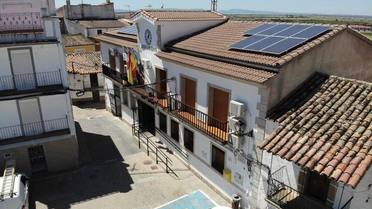 Valdeobispo debatirá una moción de censura contra su alcalde impulsada por el PP con el apoyo de una tránsfuga del PSOE