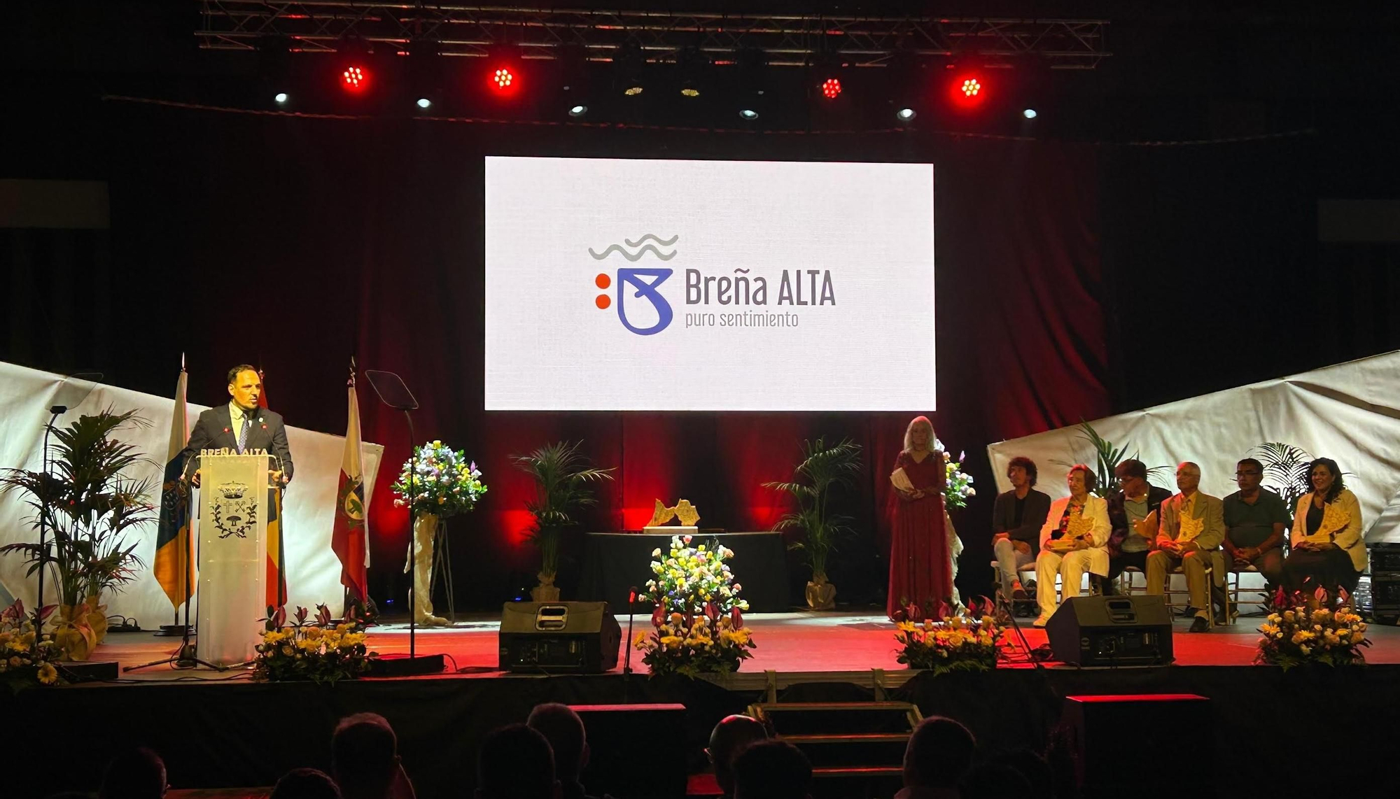 Breña Alta distingue en una gala “emocionante” a personas que “han dejado huella en el municipio”.