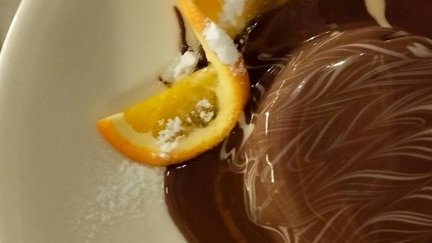 Pastelito de naranja y chocolate