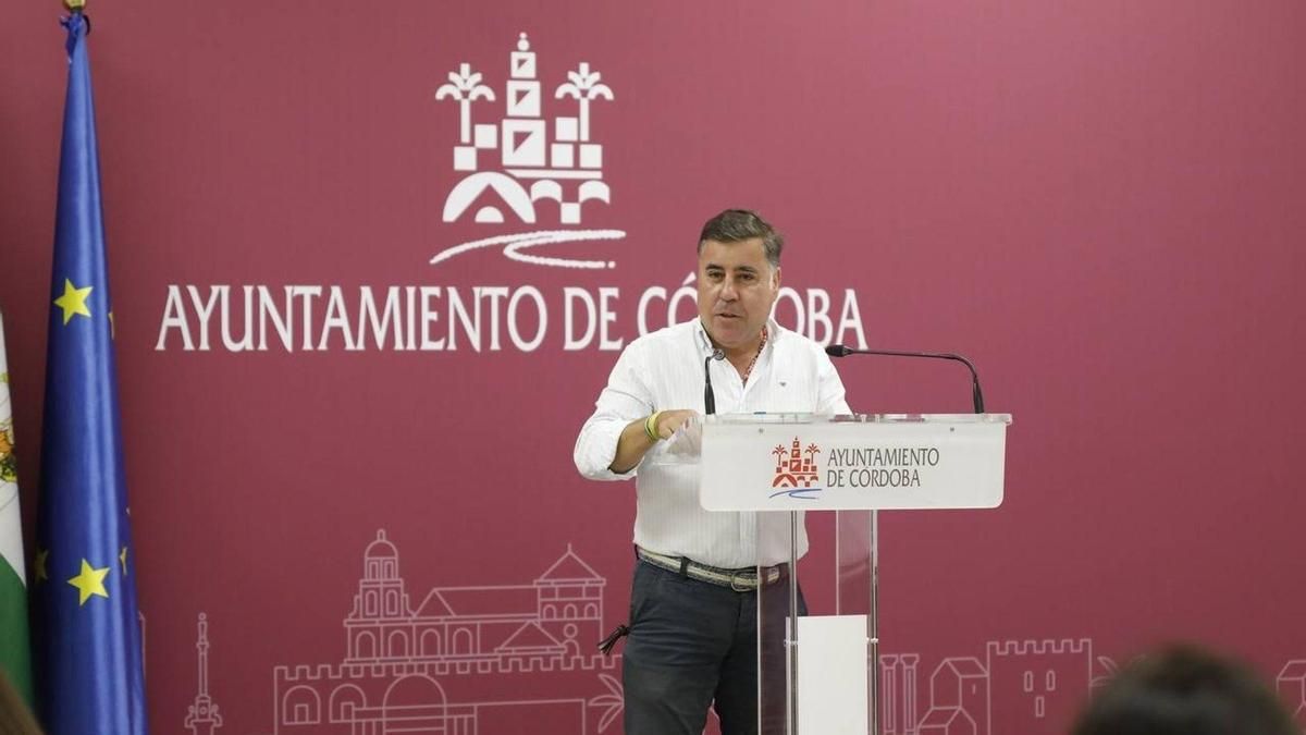 Madruga responde a las críticas de la oposición por su gestión en Sadeco: "Dimite tú"