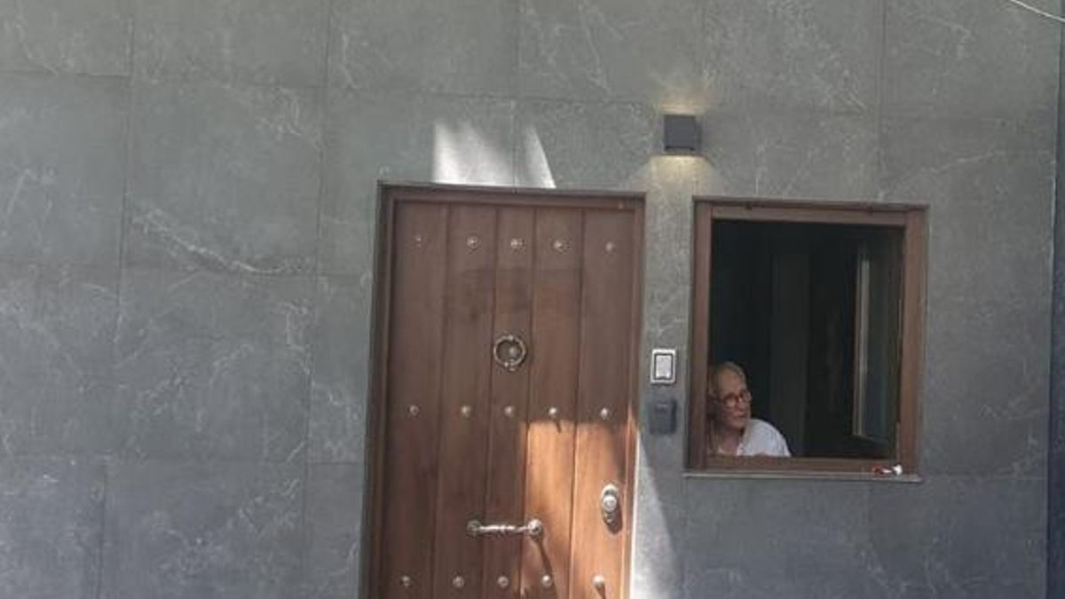 Manuel, de 81 años, entra a vivir en un piso turístico de Tetuán ante la imposibilidad de encontrar un hogar