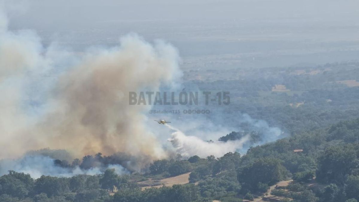 Un hidroavión del Gobierno central actuando en las operaciones