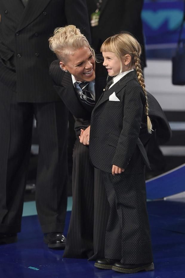 Pink y su hija Willow en los MTV VMA's 2017