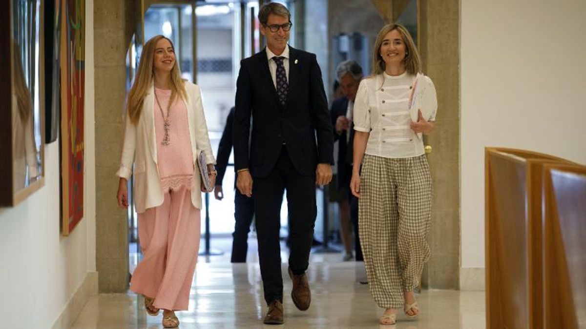 Los reproches de PSOE e IU en el último pleno del Parlamento de La Rioja a Capellán, el "presidente ausente"