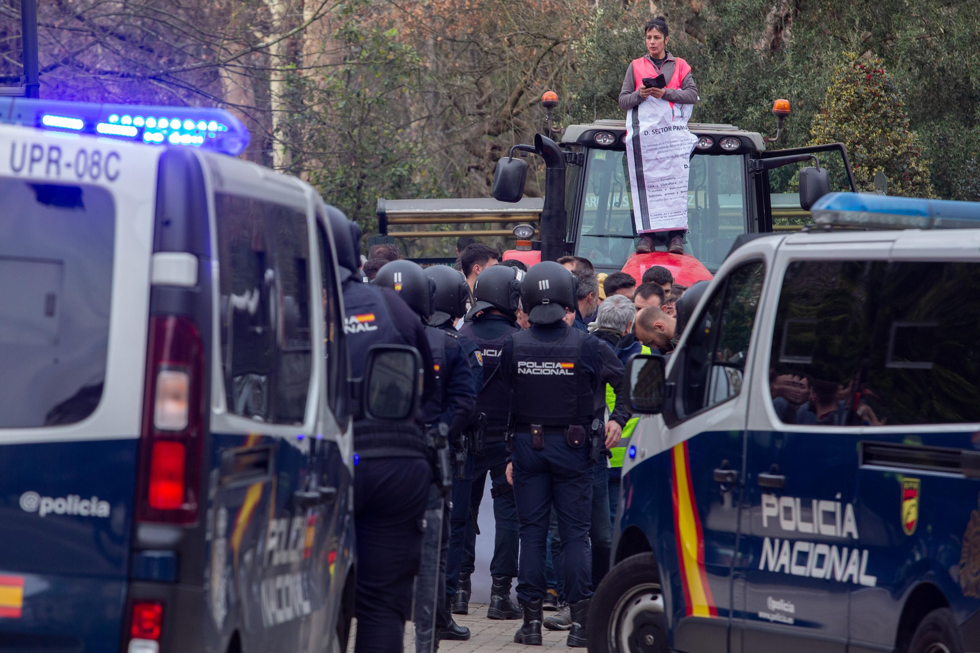 Tractores intentando entrar en la calle de Presidencia