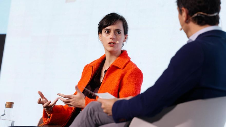 Esta filósofa ha estudiado a los "profetas" de la IA: “Silicon Valley se parece cada vez más a una secta”