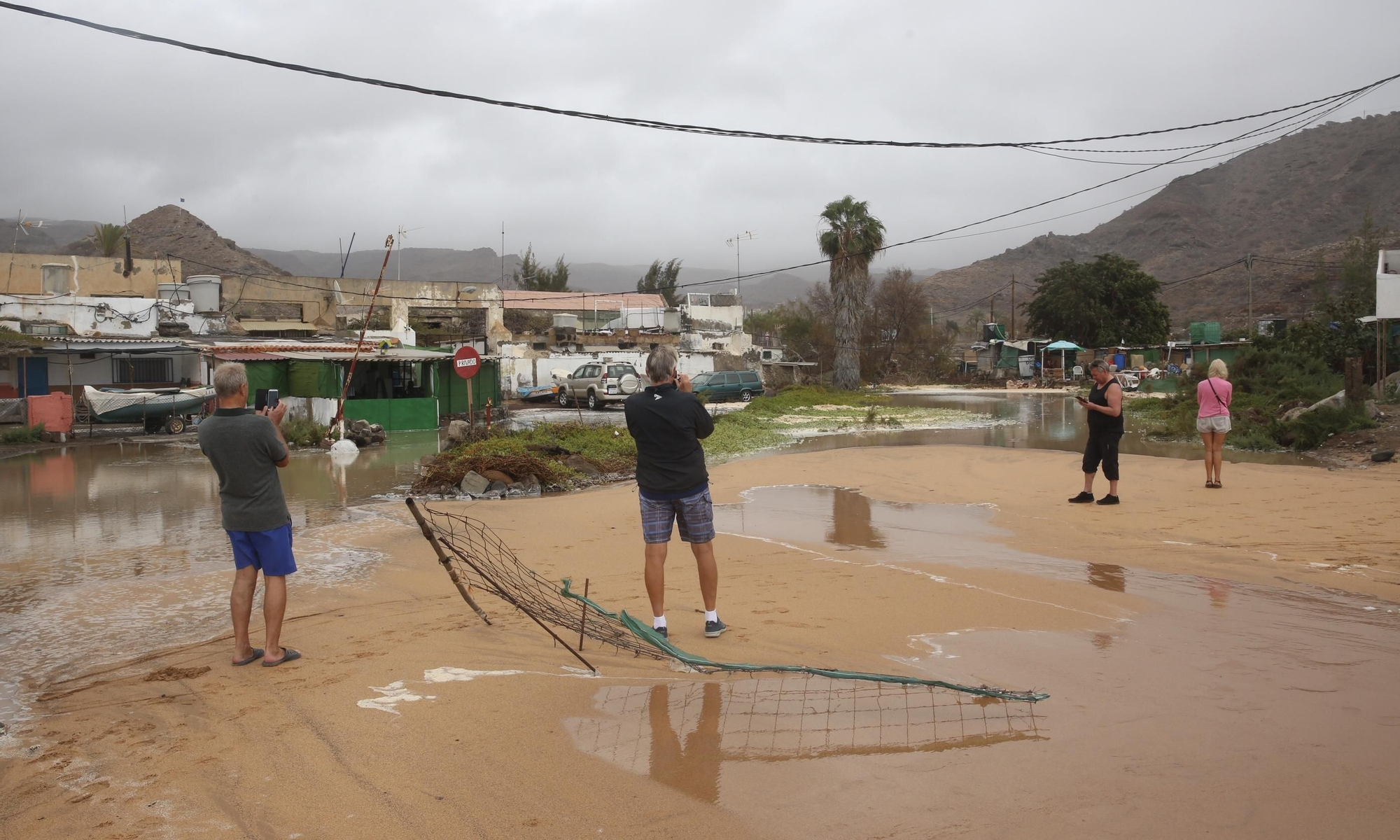 La playa de Tauro se queda sin arena.
