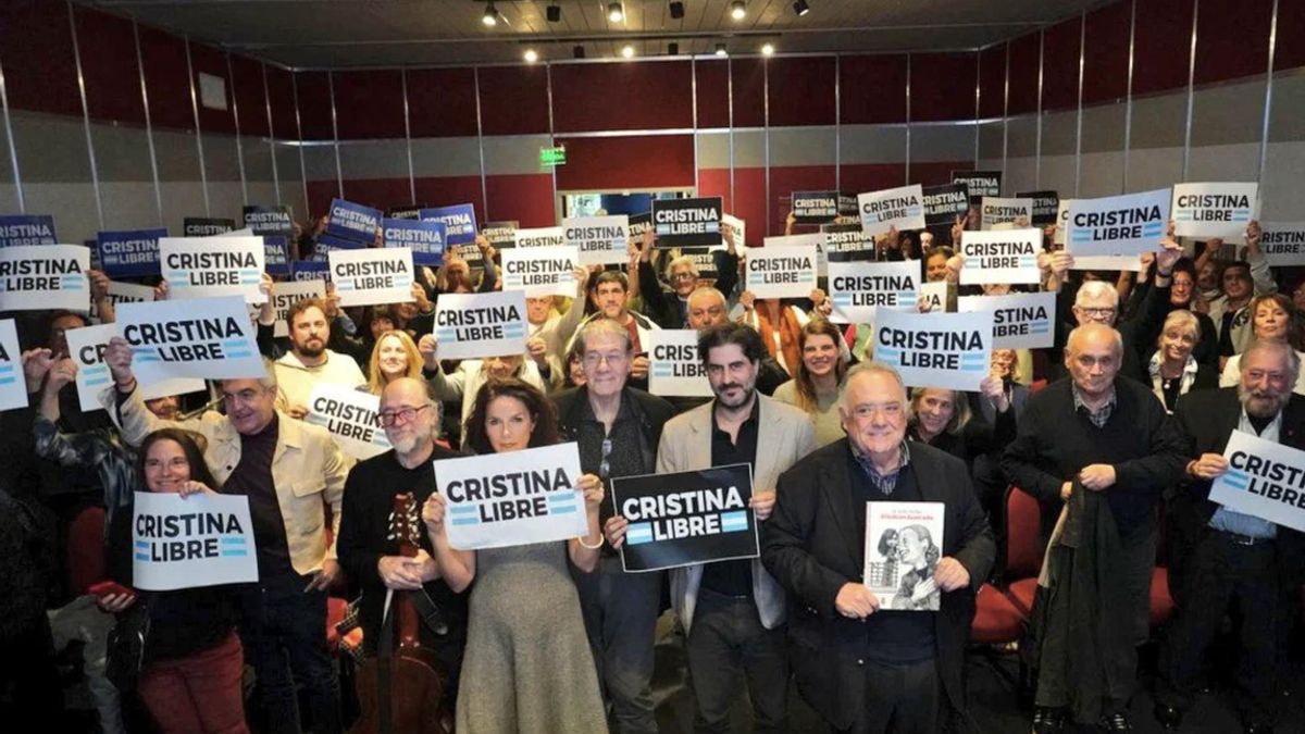 Cristina Kirchner participó con un mensaje grabado en la presentación del libro "El balcón ilustrado"