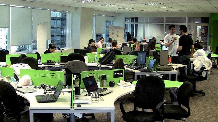 Por la brecha cambiaria, las exportaciones de servicios se fugan al mercado informal