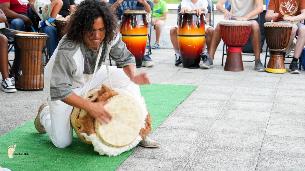 Interpretación en un tambor alegre.