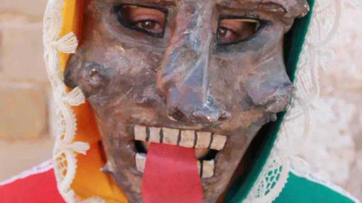 Un primer plano de la máscara de la botarga de Hita, en Guadalajara