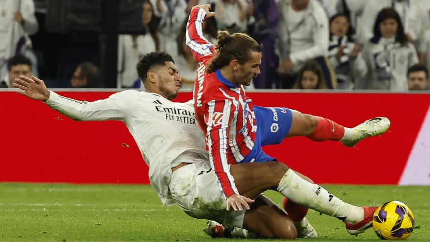 Una maniobra de LaLiga bloquea miles de webs legales para frenar el fútbol pirata: "Es matar moscas a cañonazos"