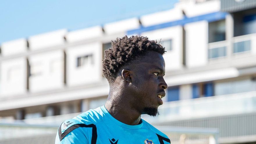 Gomis opina que el Tenerife tiene que mejorar su eficacia de cara al gol
