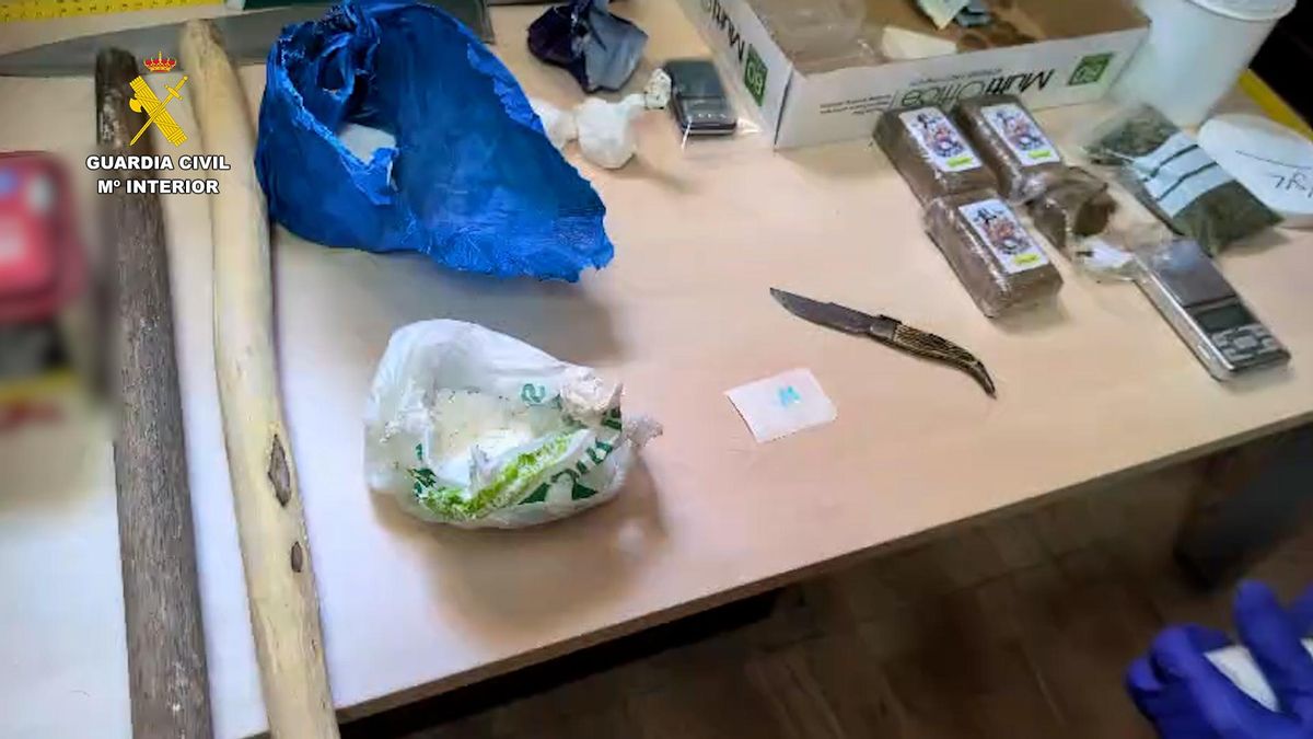 A prisión tres detenidos al desmantelar un punto de venta de cocaína, hachís y marihuana