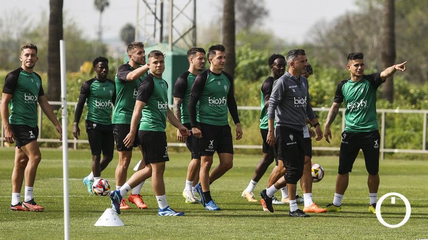 El Córdoba CF más alegre vuelve a la Ciudad Deportiva