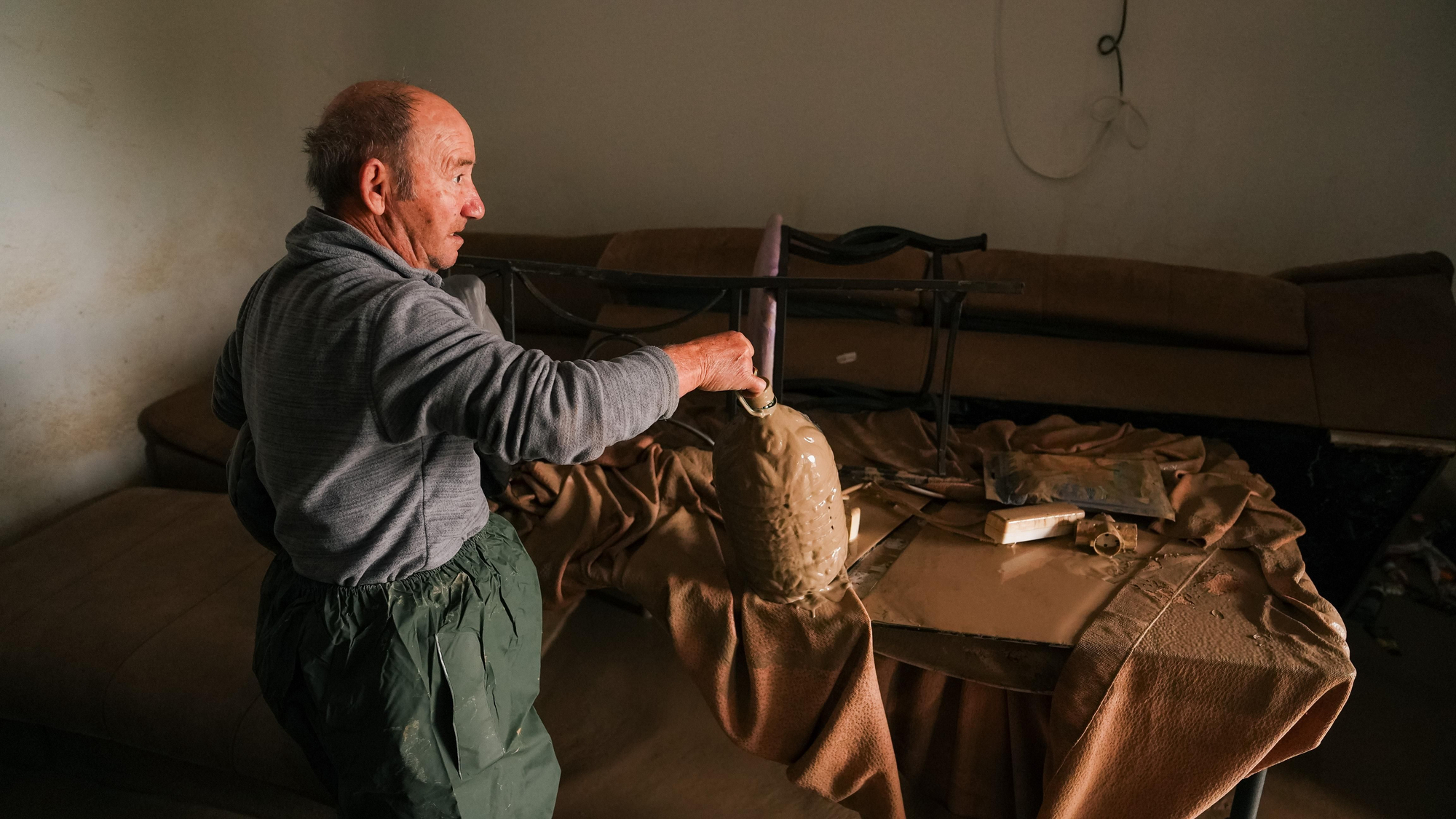 El lodo y el barro, dentro de las parcelas de las calles Perdiz y La Tórtola