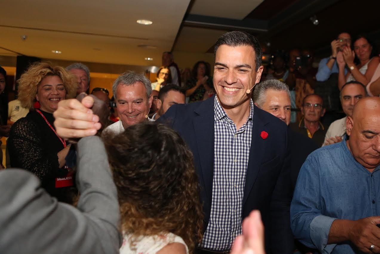 Pedro Sánchez, en el Auditorio Alfredo Kraus. (ALEJANDRO RAMOS)