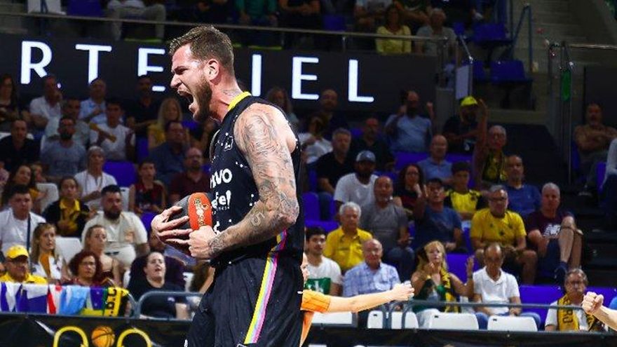 El Lenovo Tenerife decide en el último cuarto frente al Manresa