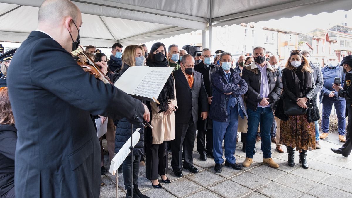 Asistentes al acto del 30 aniversario del atentado de la Albericia. (Foto: Raúl Lucio)