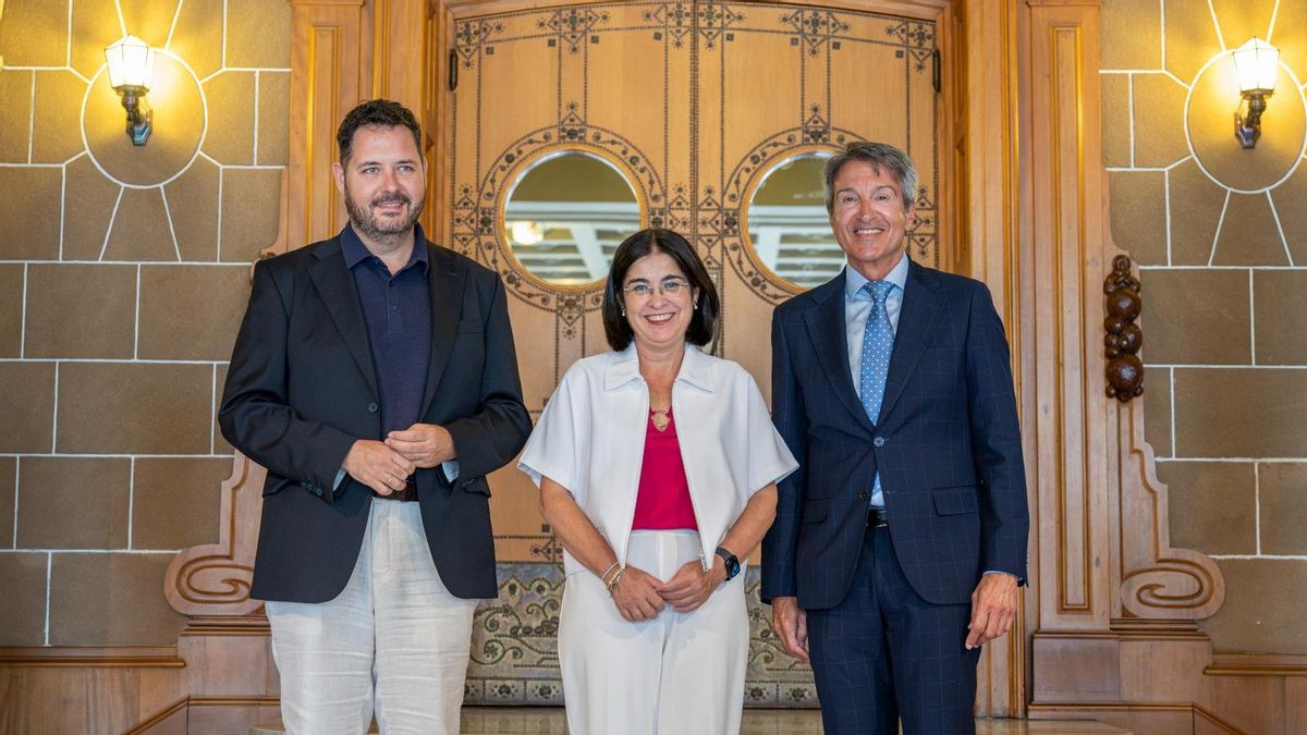 La alcaldesa de Las Palmas formaliza la incorporación del nuevo director general de la Fundación Auditorio Teatro