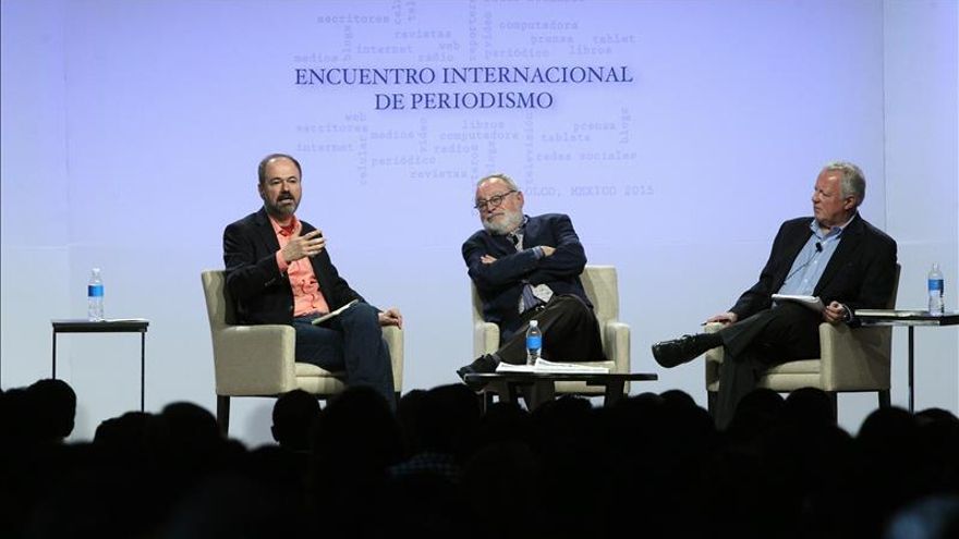 Villoro y Savater abogan pro proteger periodismo sin importar su soporte