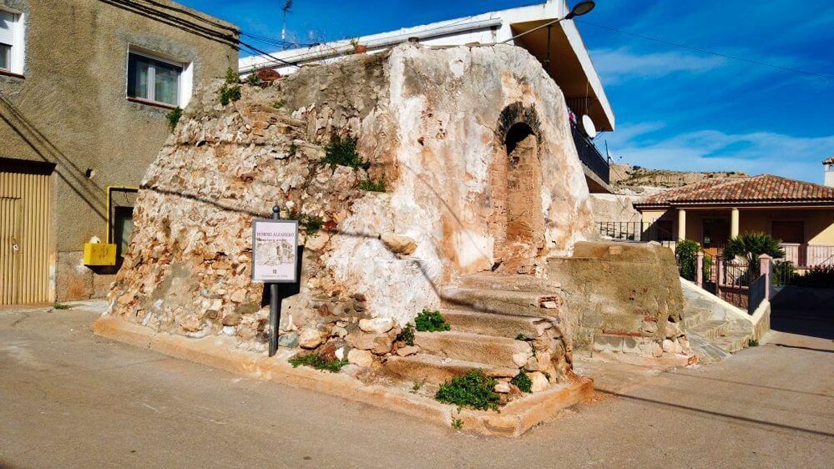 El barrio almeriense donde se puede visitar un horno alfarero de más de 500 años de historia en el que se sigue trabajando el barro