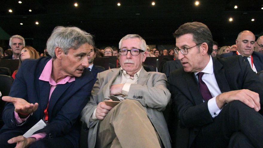 El "amigo comunista" de Feijóo que acude a todas sus tomas de posesión: un sindicalista de Correos que acusa al Gobierno de lastrar el voto postal