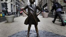 Una nueva controversia en torno a la "Niña sin miedo" de Wall Street.
