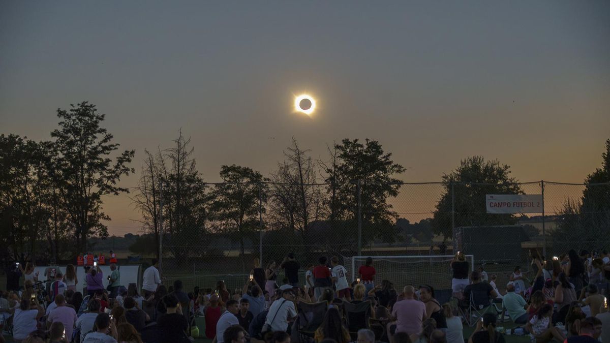 El eclipse total de Sol visto desde Azuqueca de Henares (Guadalajara)