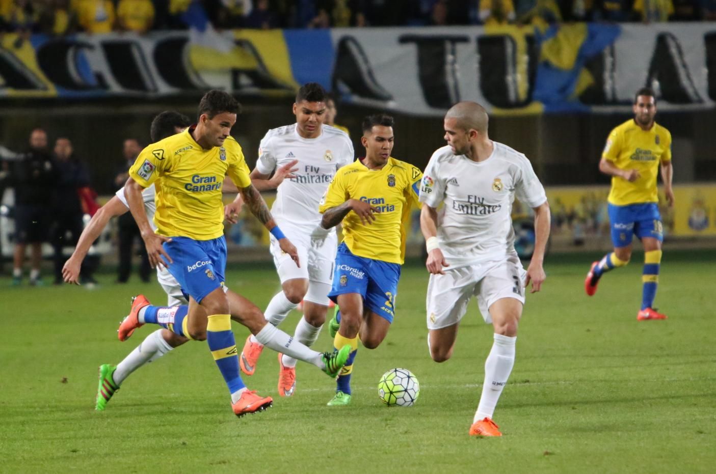 Imágenes del partido entre la UD Las Palmas y el Real Madrid en el Estadio de Gran Canaria. (Alejandro Ramos).