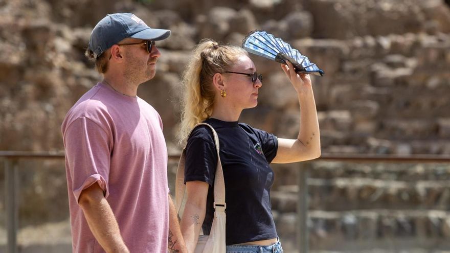 La ola de calor sigue abrasando España y la Aemet activa avisos en 13 comunidades