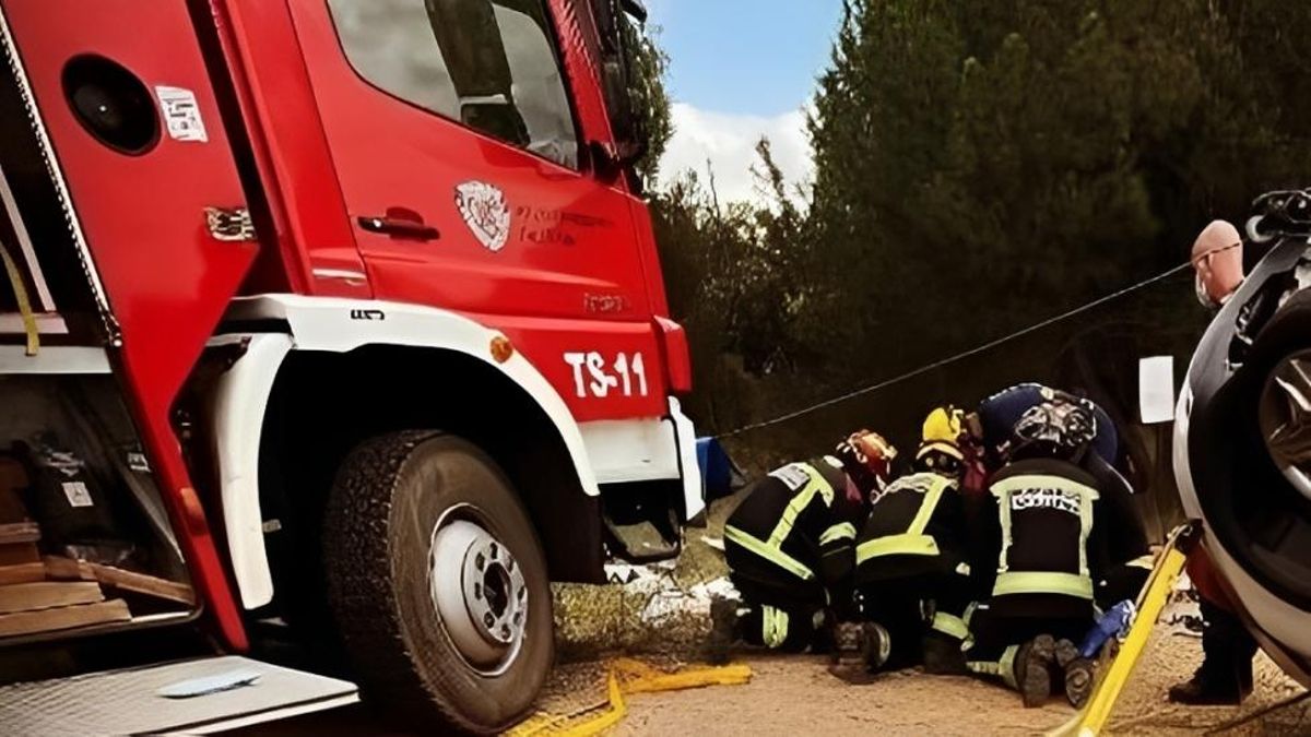 Una mujer resulta herida tras salirse de la vía con su coche y quedar inestable en Bustillo del Páramo