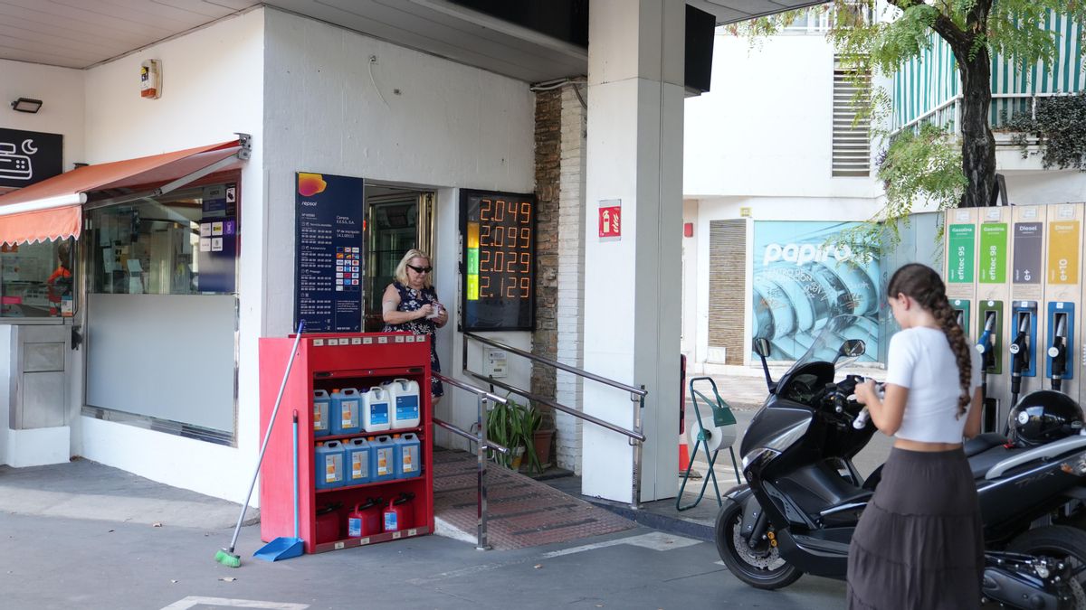 La gasolina y el diésel, por encima de los dos euros