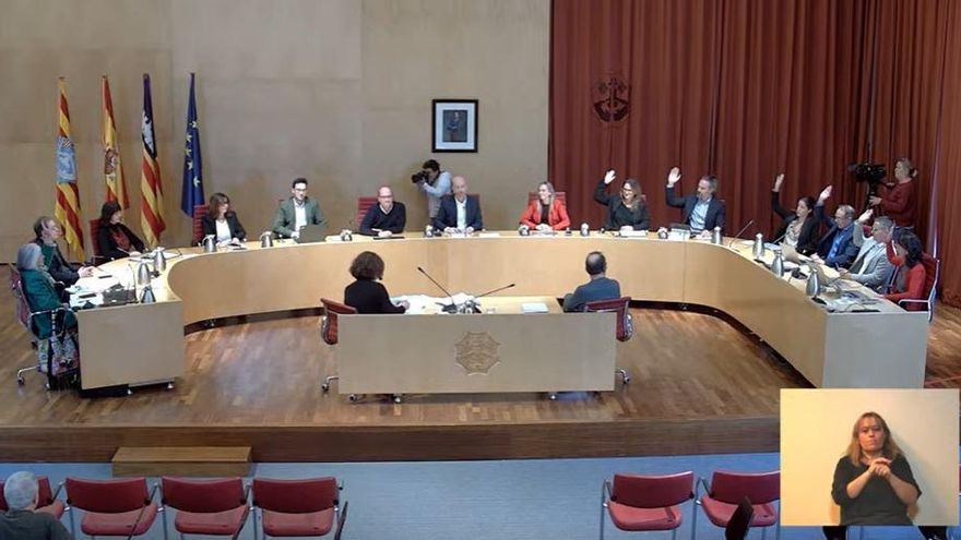 La consejera de Vox cesada por trabajar poco en el Consell de Menorca del PP veta los Presupuestos como represalia