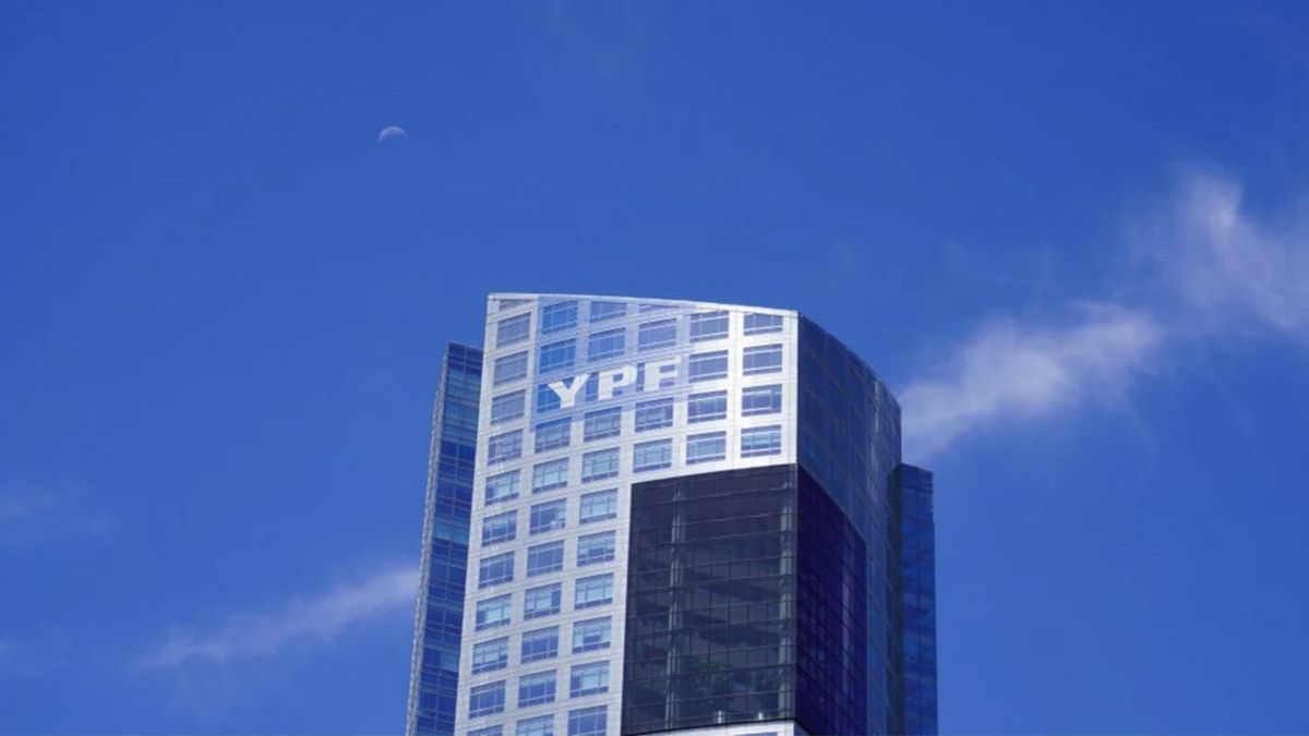 YPF presentó el mayor proyecto bajo el RIGI por US$ 51.000 millones para producir y exportar GNL