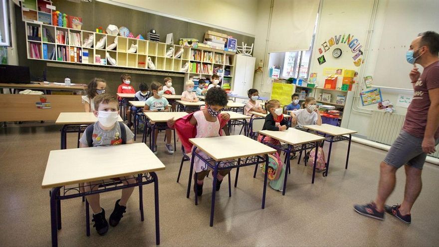 La Xunta obliga a los colegios a diseñar horarios para educación a distancia en solo siete días ante el posible cierre de aulas