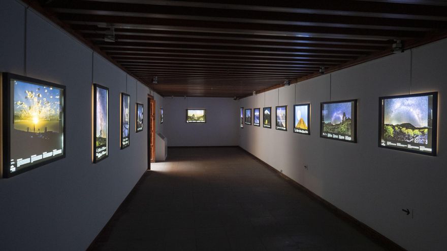 Exposición Cosmoislas en el Espacio Cultural  de  CajaCanarias en Santa Cruz de La Palma.