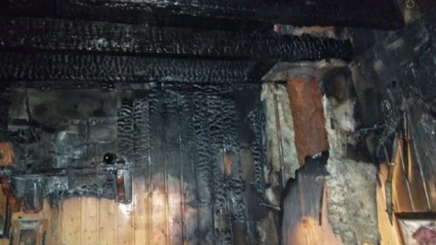 Consecuencias del incendio en una vivienda. // Bomberos de Ponferrada
