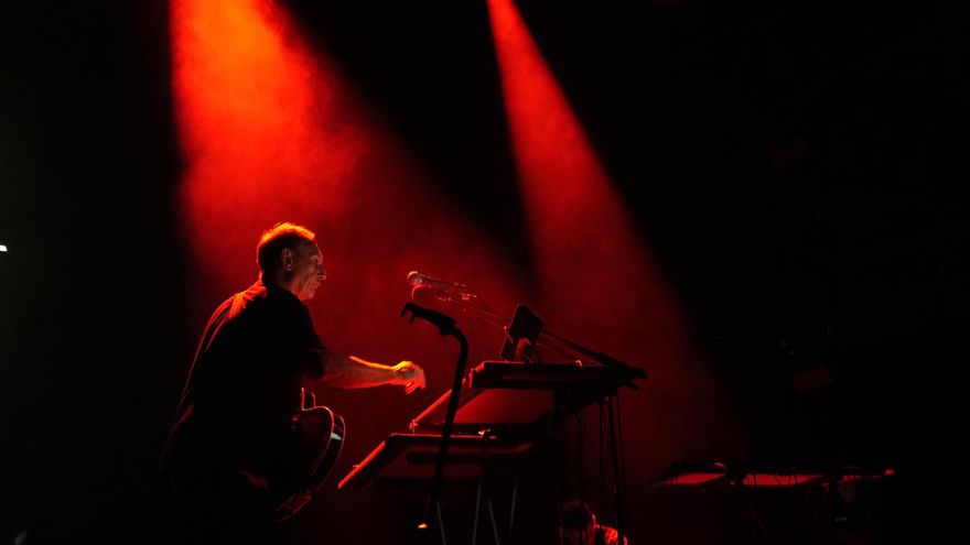 Cabaret Voltaire, leyendas de la música industrial, cautivan al Sónar con su oscuridad