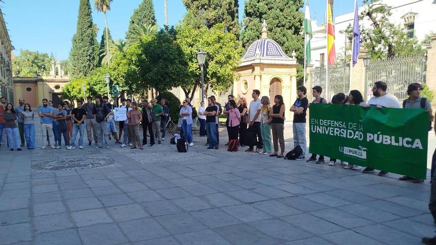 El profesorado de la Universidad de Sevilla protesta contra el impago de cinco millones en complementos salariales