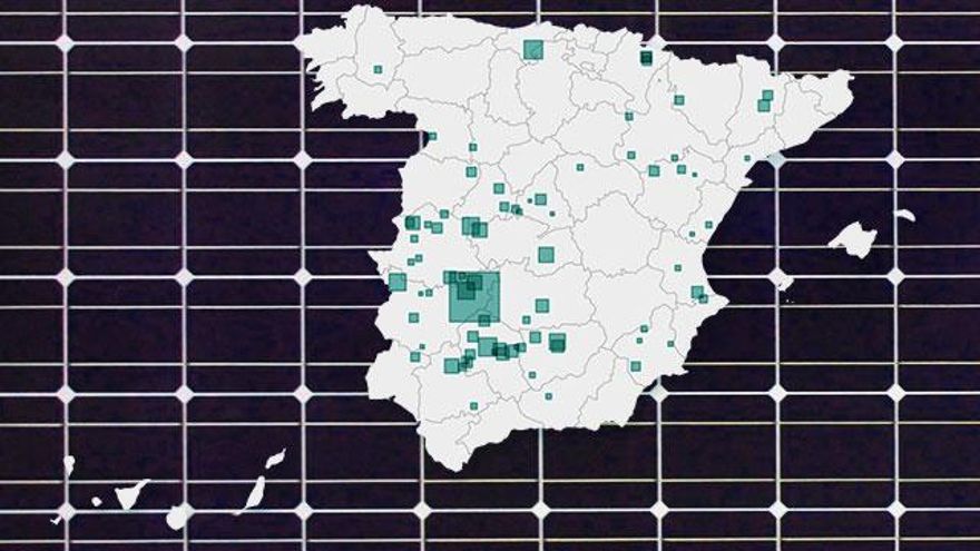 Queda inaugurado.... este campo de paneles solares que flotan en el pantano