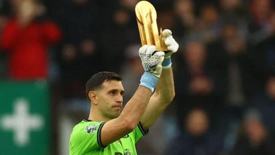 Por segunda vez consecutiva, Emiliano “Dibu” Martínez fue elegido mejor arquero del mundo