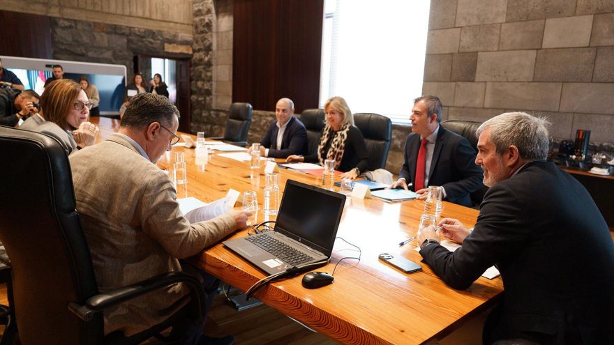 Canarias oficializa su propuesta para derivar menores migrantes a otras comunidades autónomas